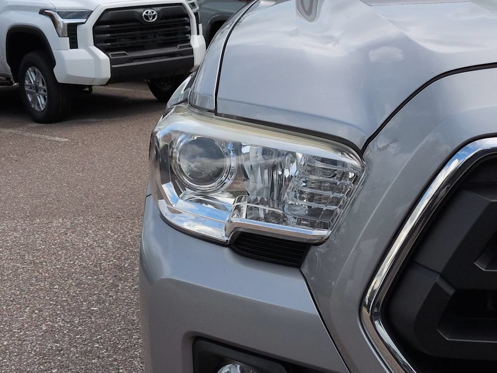 Thumbnail: 2020 Toyota Tacoma - 17