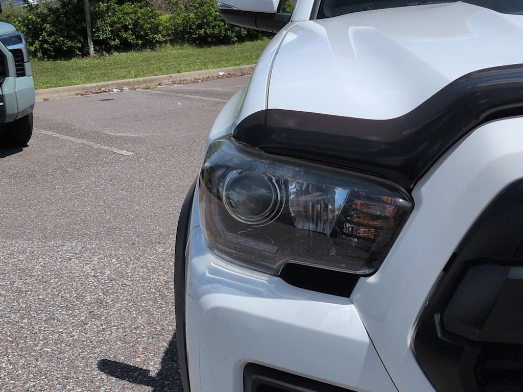 Thumbnail: 2019 Toyota Tacoma - 18