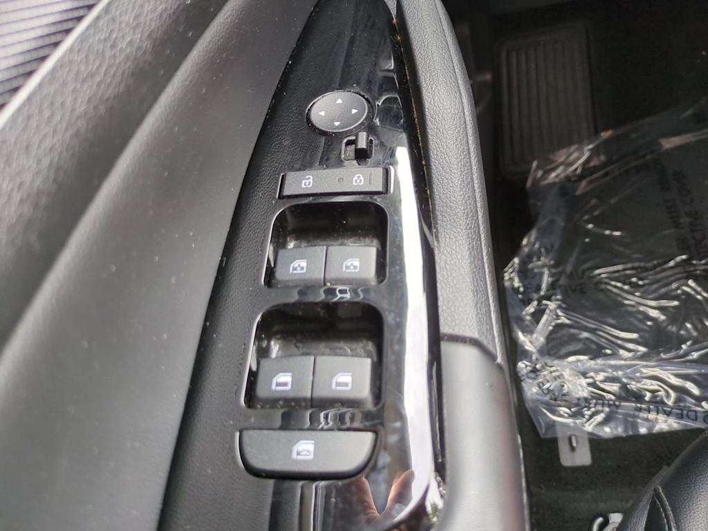 Thumbnail: 2023 Kia Sportage - 25
