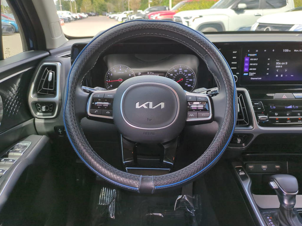 Thumbnail: 2022 Kia Sorento - 8