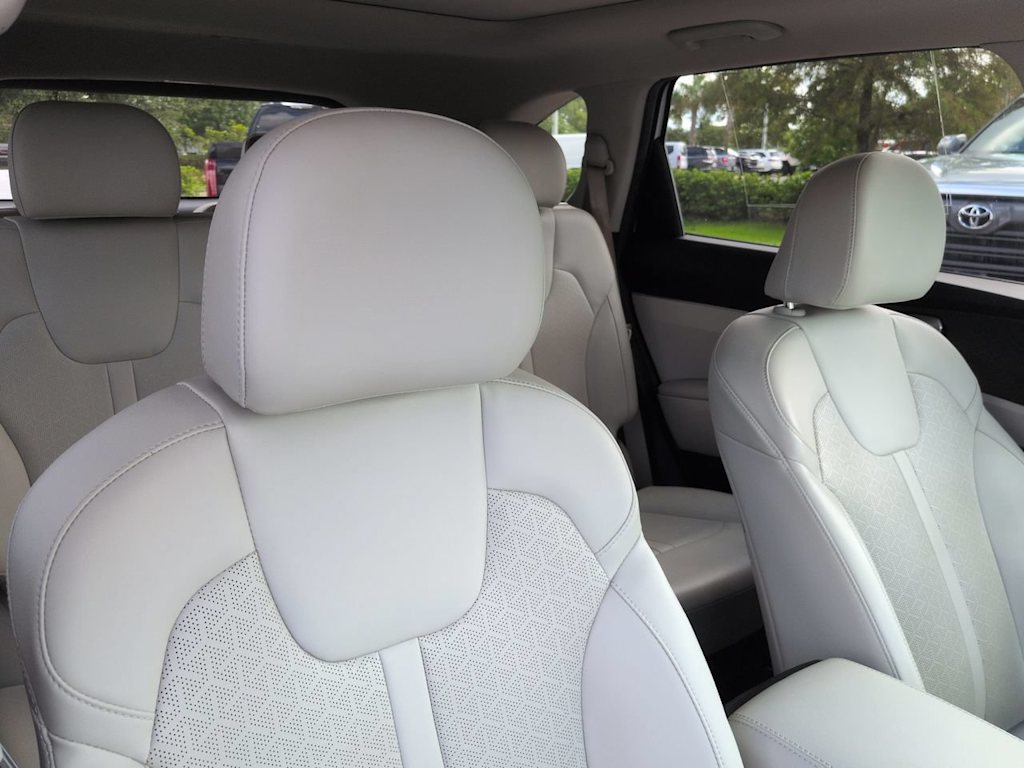 Thumbnail: 2023 Kia Sorento - 9