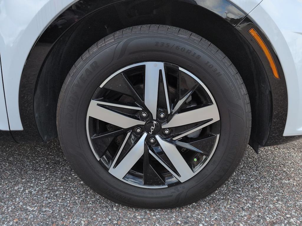 Thumbnail: 2023 Kia Sorento - 7