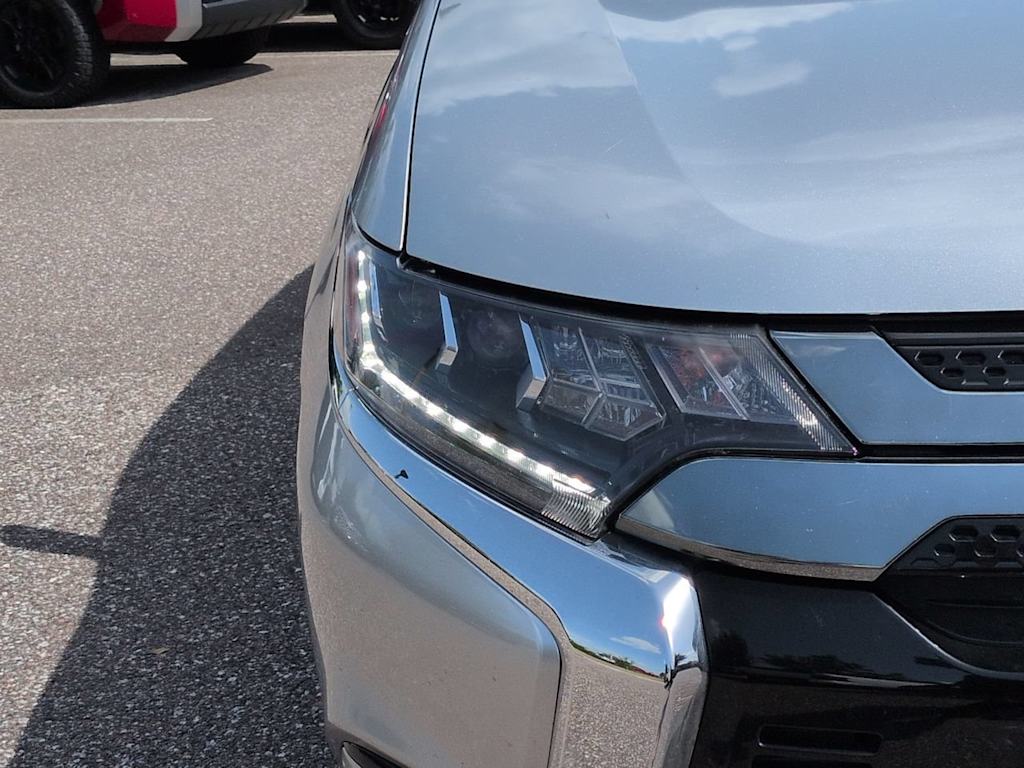Thumbnail: 2020 Mitsubishi Outlander - 18