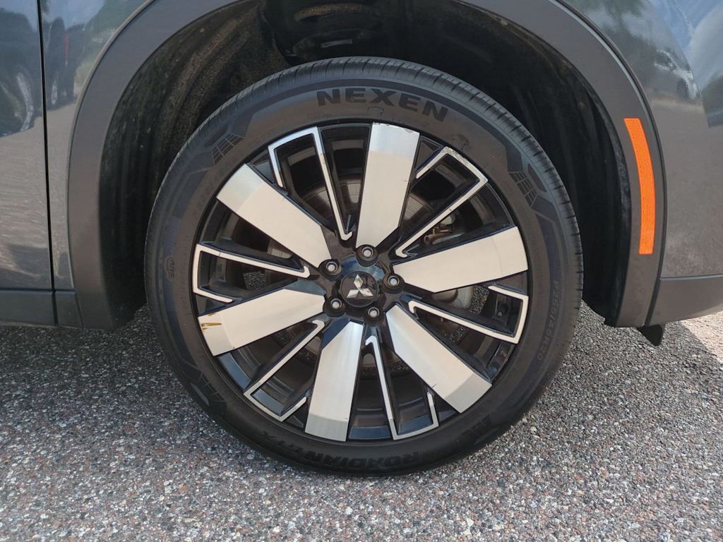 Thumbnail: 2025 Mitsubishi Outlander - 8