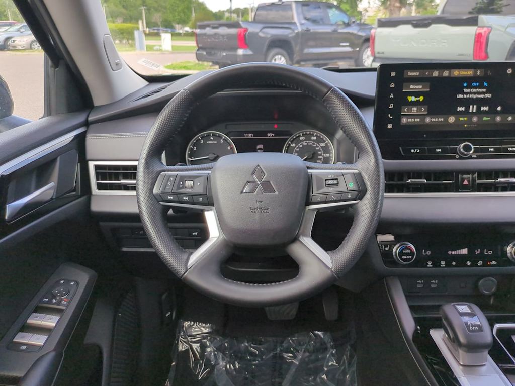 Thumbnail: 2025 Mitsubishi Outlander - 9