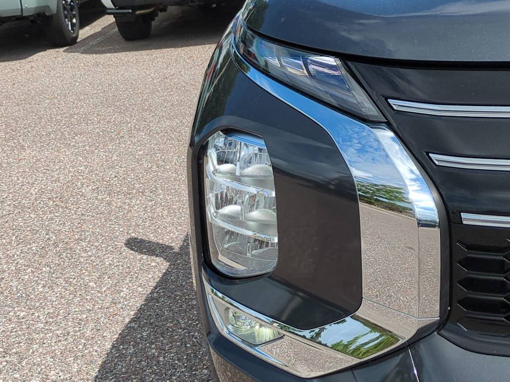 Thumbnail: 2025 Mitsubishi Outlander - 7
