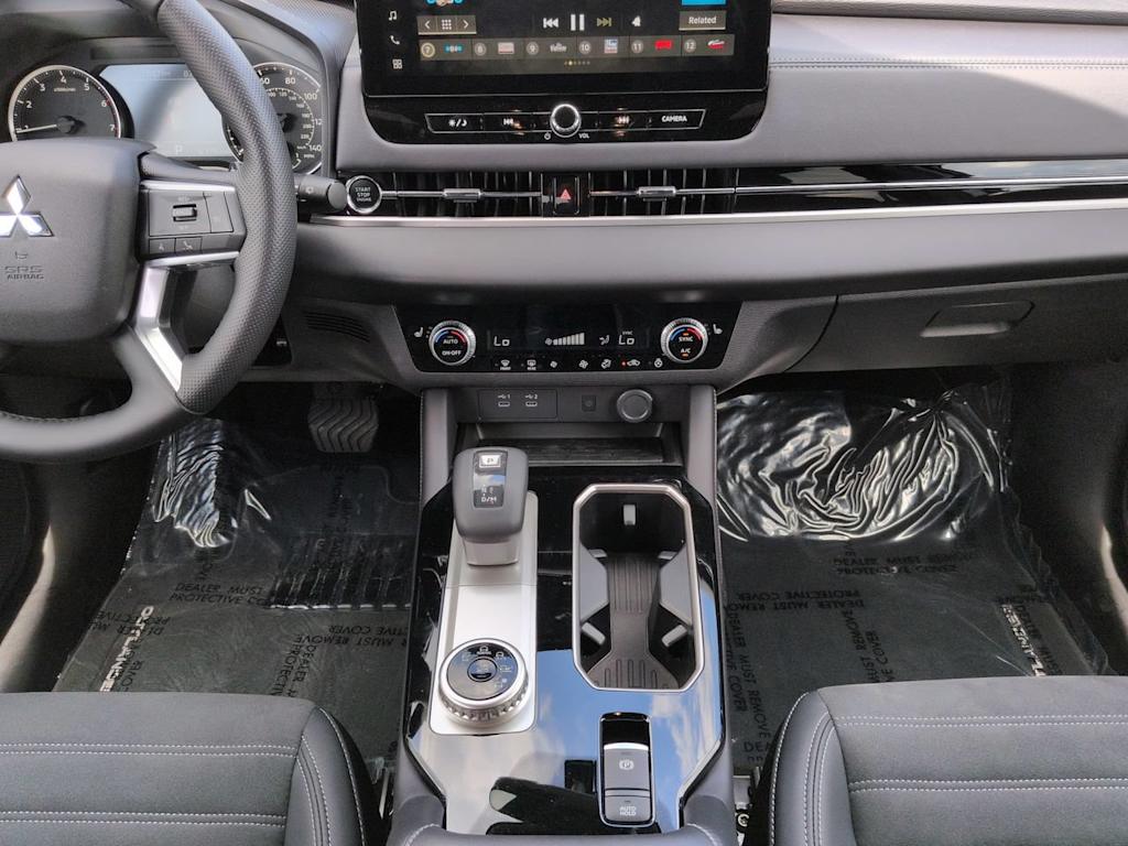 Thumbnail: 2026 Mitsubishi Outlander - 13