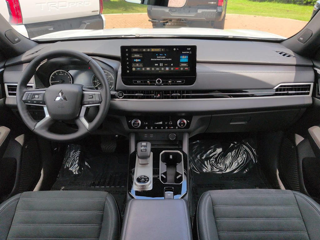 Thumbnail: 2026 Mitsubishi Outlander - 2