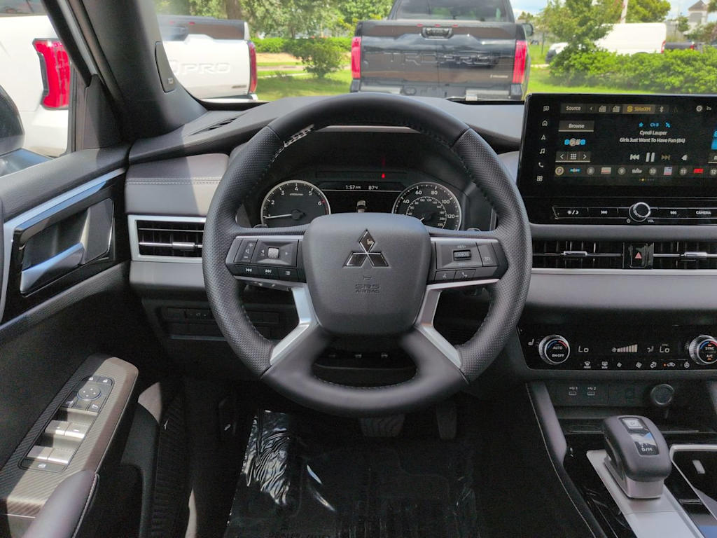 Thumbnail: 2026 Mitsubishi Outlander - 9