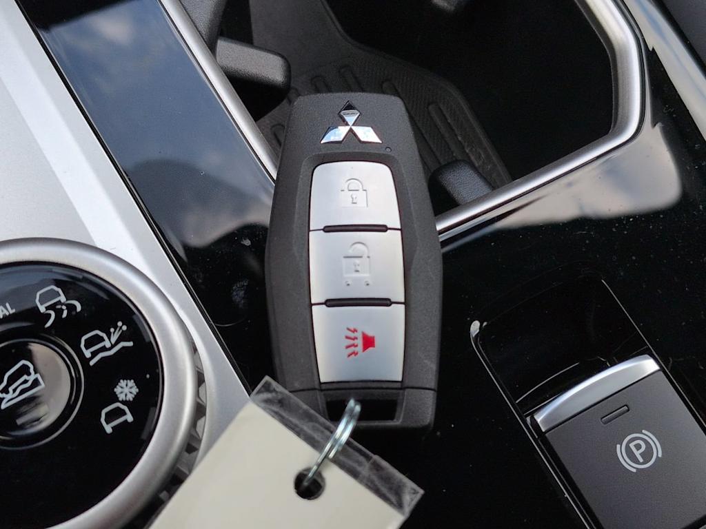 Thumbnail: 2026 Mitsubishi Outlander - 15