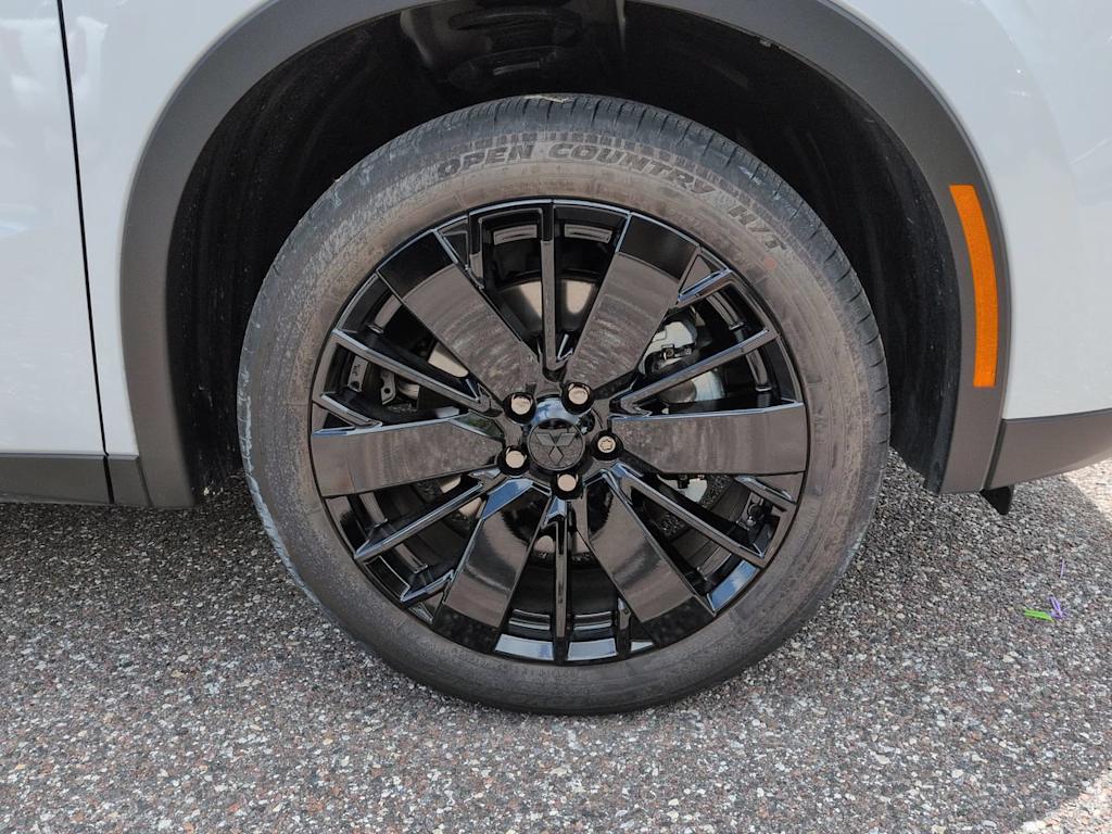 Thumbnail: 2026 Mitsubishi Outlander - 8