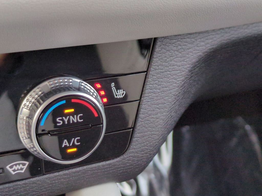 Thumbnail: 2025 Mitsubishi Outlander - 25