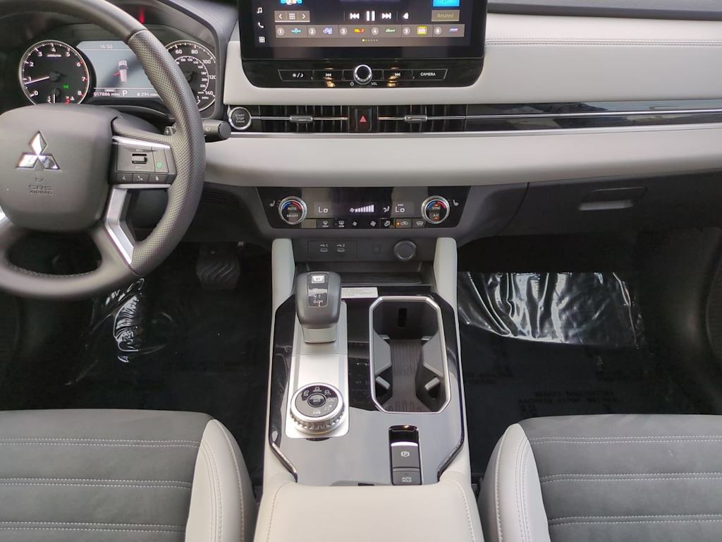 Thumbnail: 2025 Mitsubishi Outlander - 13