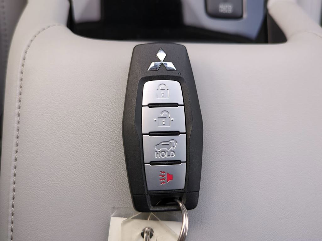 Thumbnail: 2025 Mitsubishi Outlander - 16