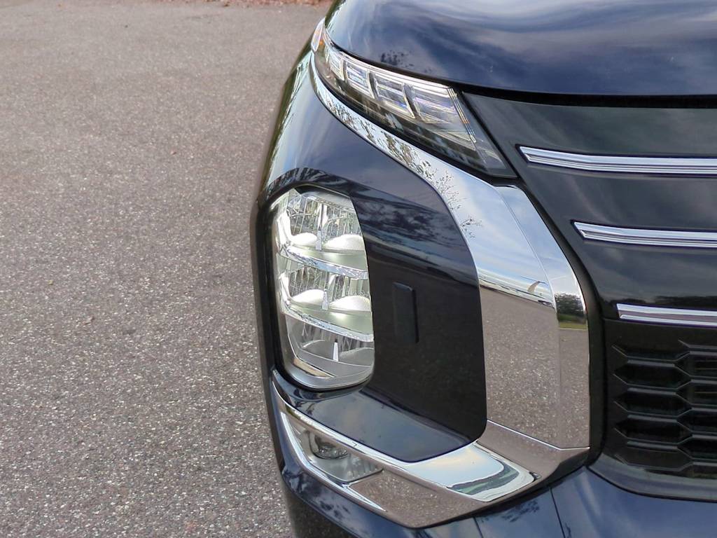 Thumbnail: 2025 Mitsubishi Outlander - 7