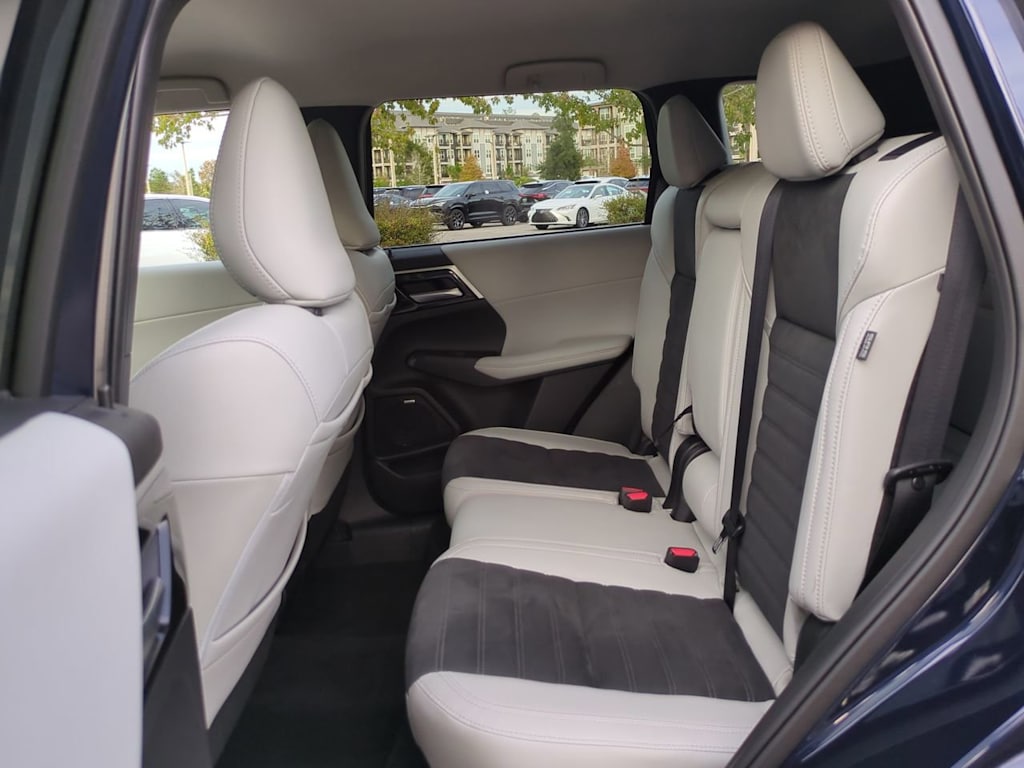 Thumbnail: 2025 Mitsubishi Outlander - 12