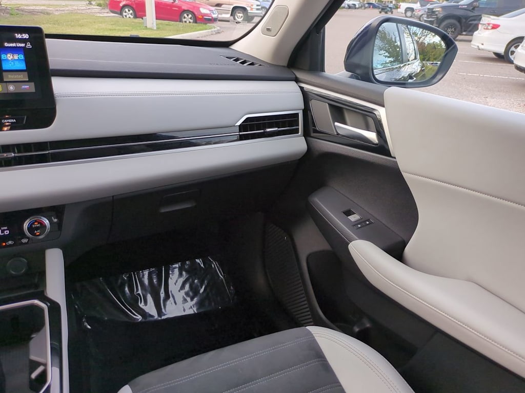 Thumbnail: 2025 Mitsubishi Outlander - 21