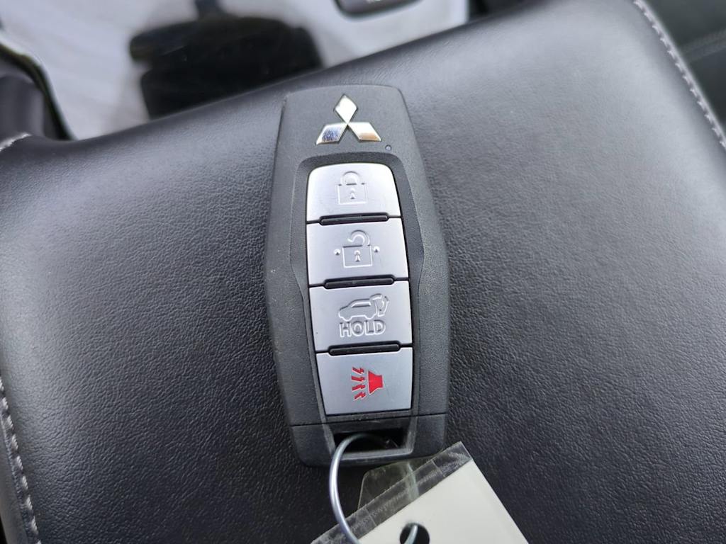 Thumbnail: 2025 Mitsubishi Outlander - 16