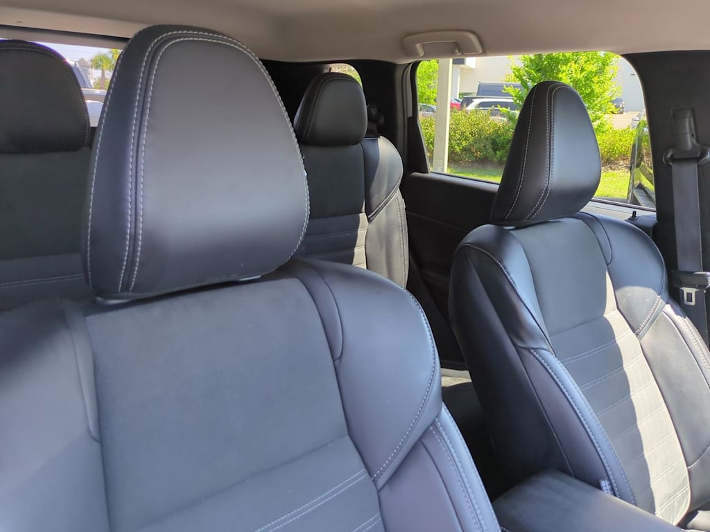 Thumbnail: 2025 Mitsubishi Outlander - 10