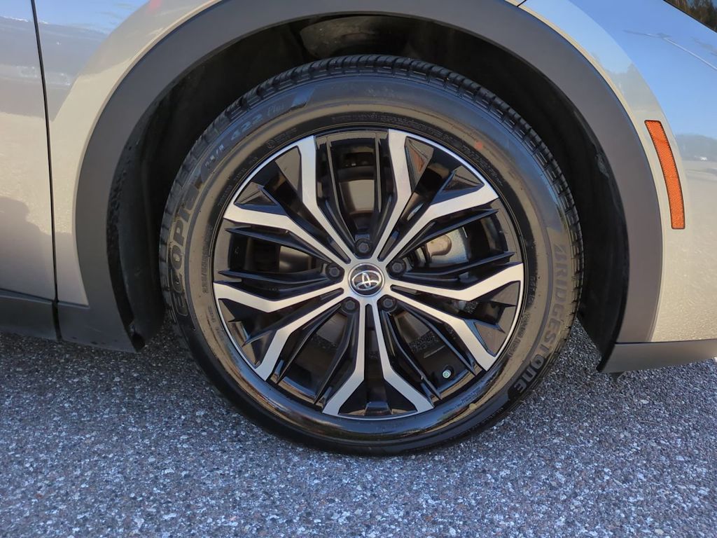 Thumbnail: 2023 Toyota Crown - 7