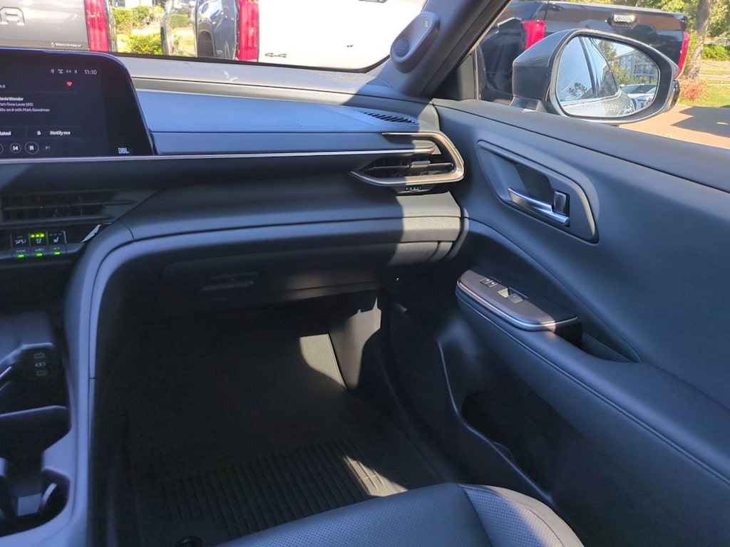 Thumbnail: 2023 Toyota Crown - 19