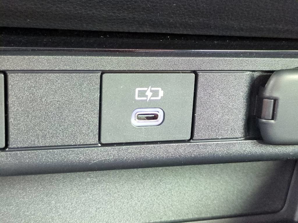 Thumbnail: 2026 Toyota Prius v - 23