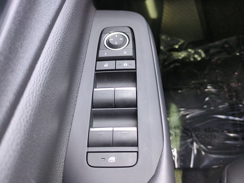 Thumbnail: 2026 Toyota Prius v - 25