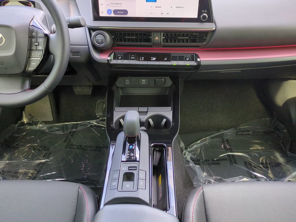 Thumbnail: 2026 Toyota Prius v - 13