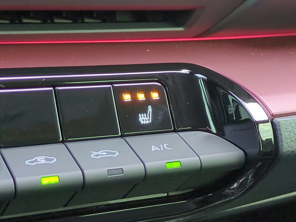 Thumbnail: 2026 Toyota Prius v - 24