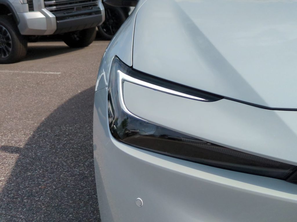 Thumbnail: 2026 Toyota Prius v - 7