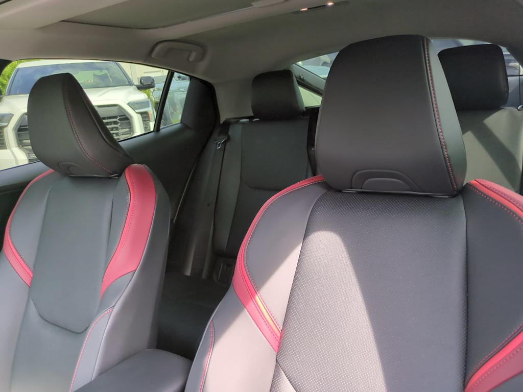 Thumbnail: 2026 Toyota Prius v - 11
