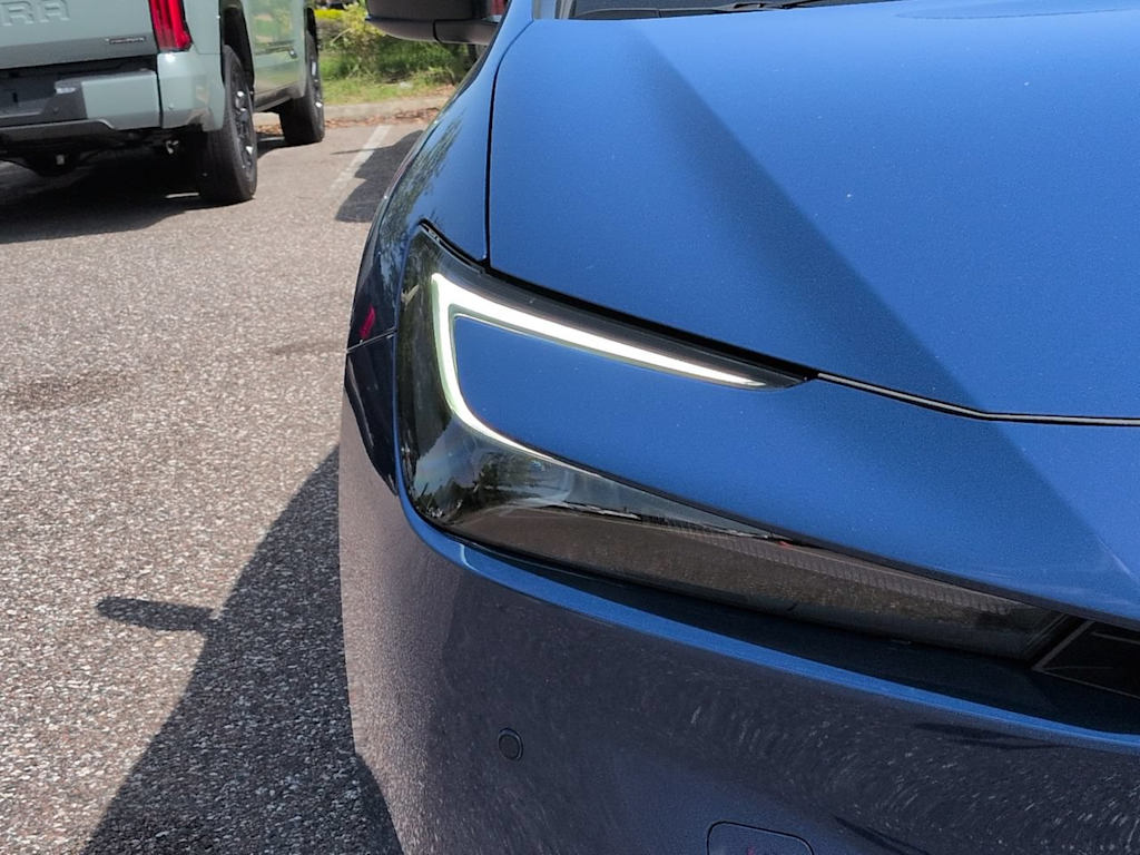 Thumbnail: 2026 Toyota Prius v - 6