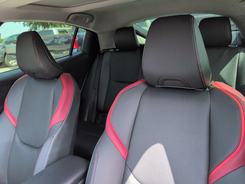 Thumbnail: 2026 Toyota Prius v - 10