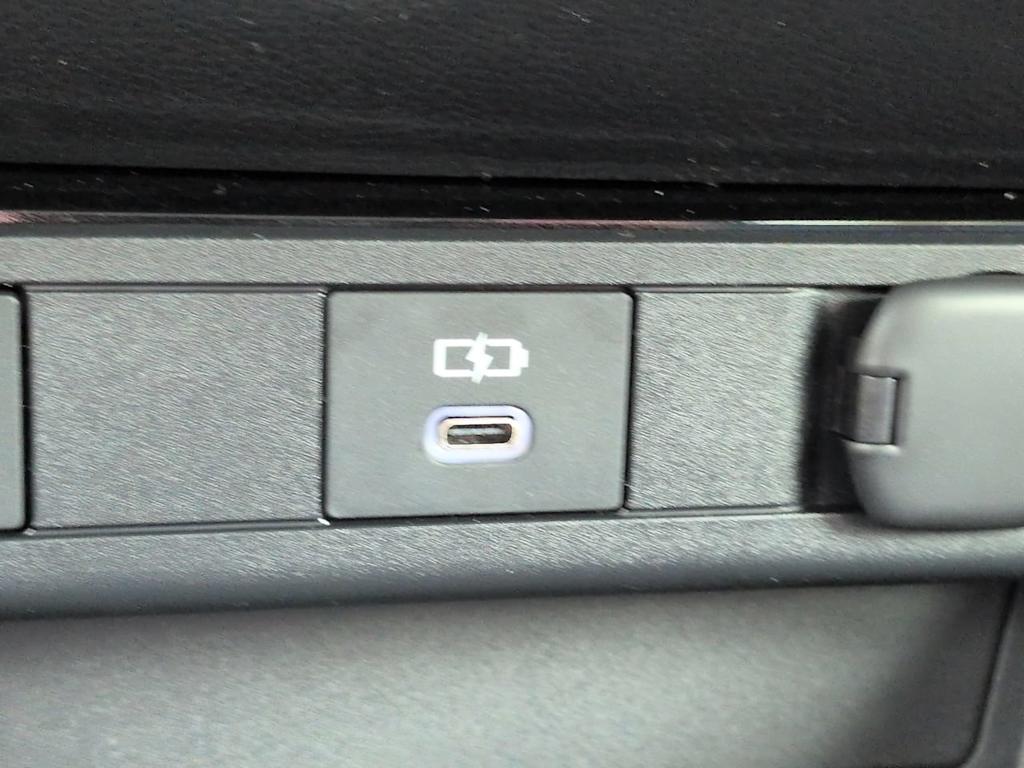 Thumbnail: 2026 Toyota Prius v - 23