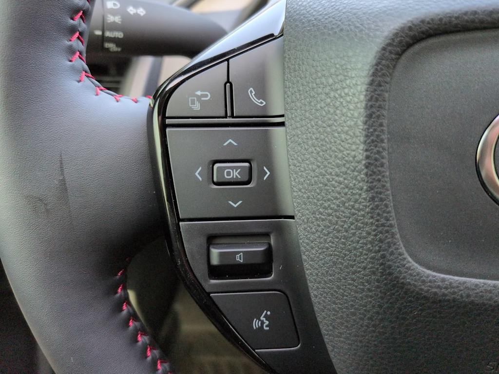 Thumbnail: 2026 Toyota Prius v - 26