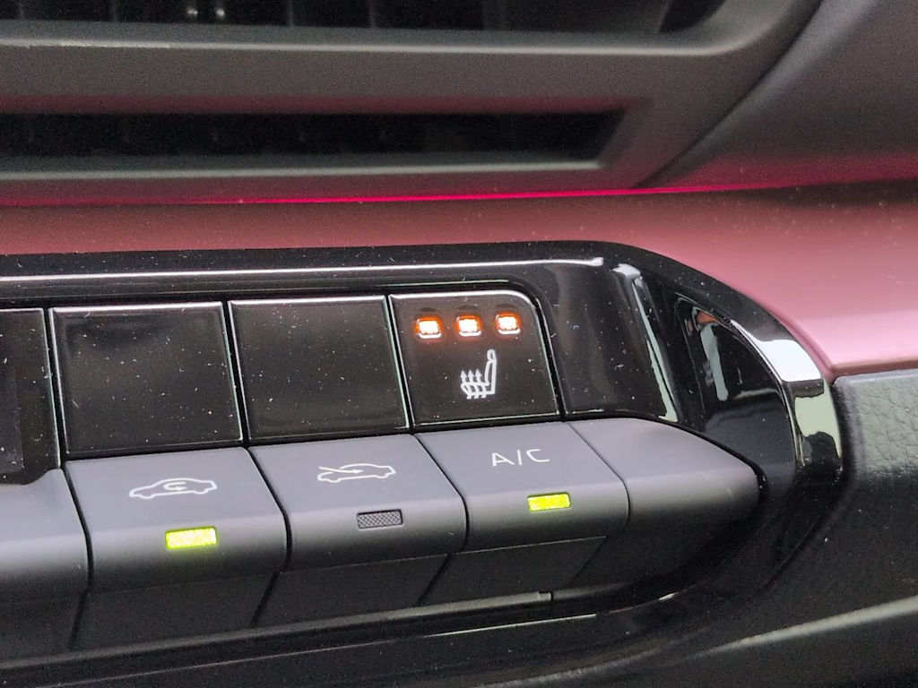 Thumbnail: 2026 Toyota Prius v - 24