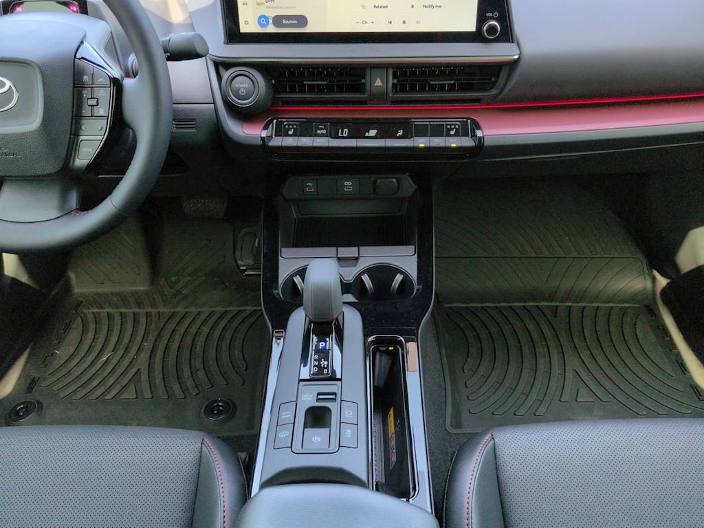 Thumbnail: 2026 Toyota Prius v - 12