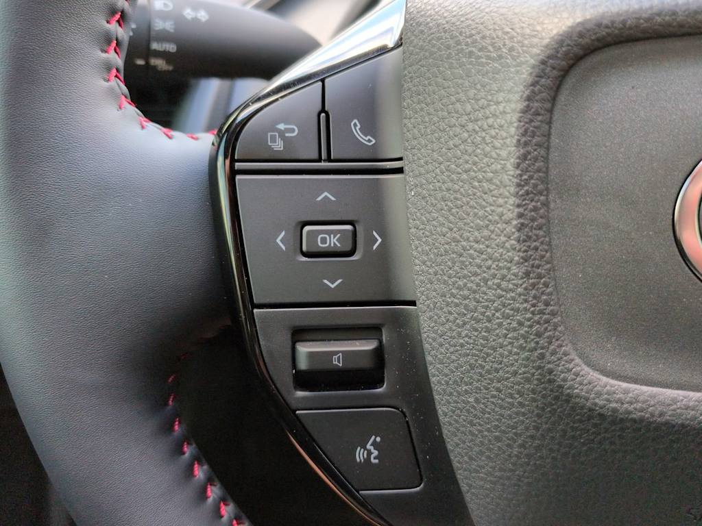 Thumbnail: 2026 Toyota Prius v - 26