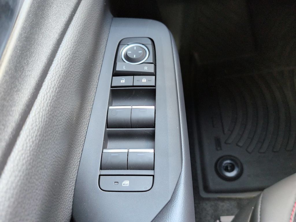 Thumbnail: 2026 Toyota Prius v - 25