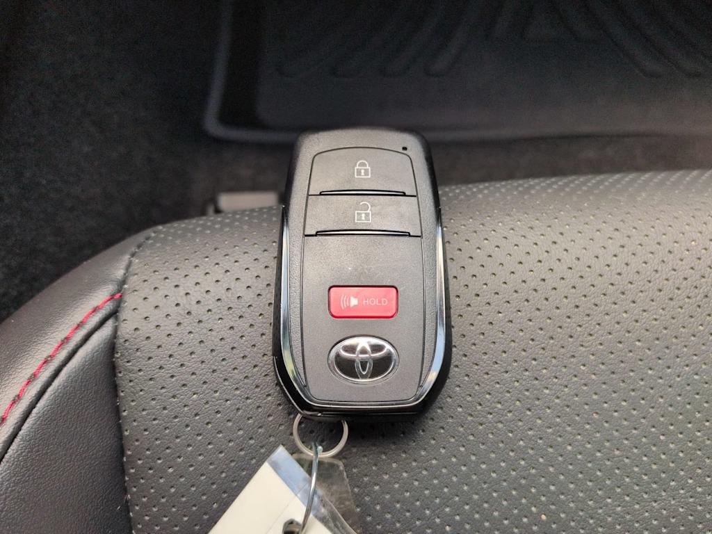 Thumbnail: 2026 Toyota Prius v - 15
