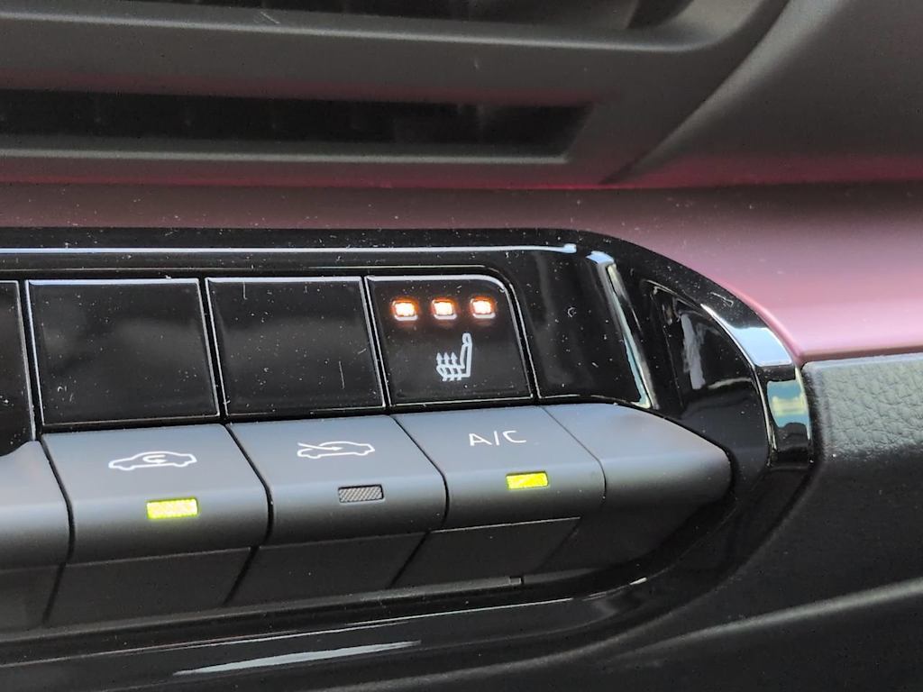 Thumbnail: 2026 Toyota Prius v - 24