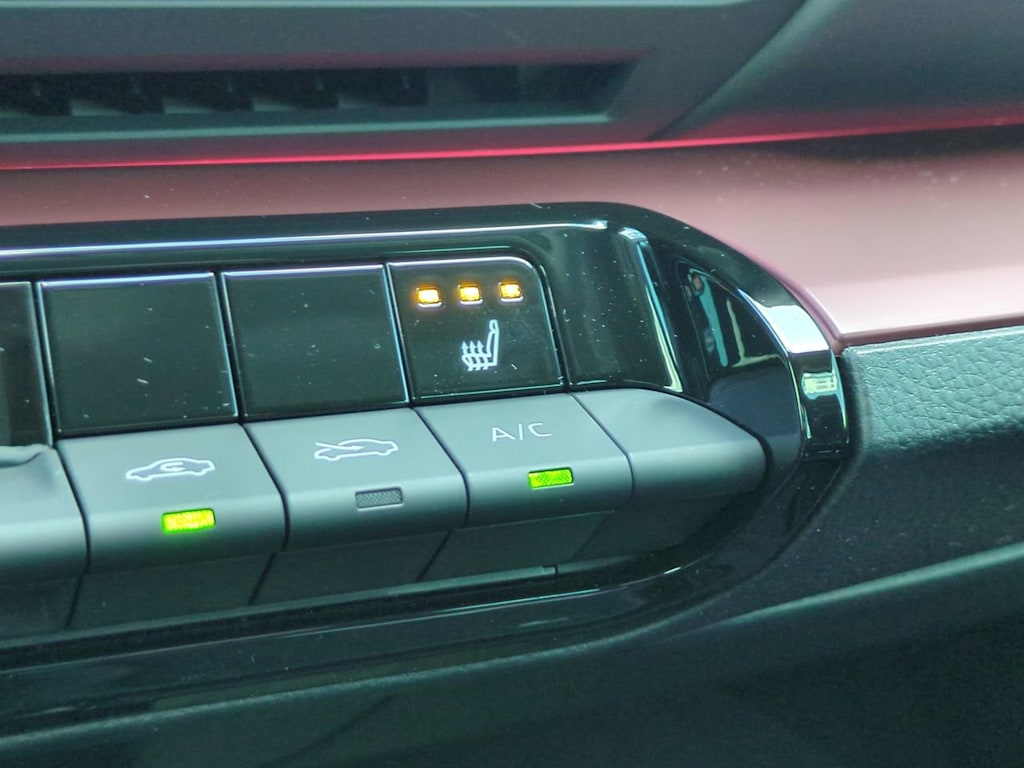 Thumbnail: 2026 Toyota Prius v - 16