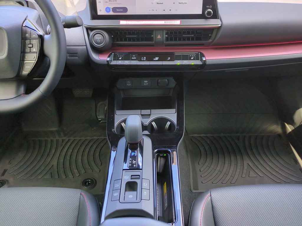 Thumbnail: 2026 Toyota Prius v - 13