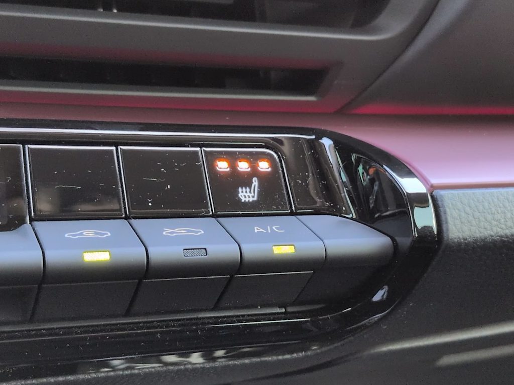 Thumbnail: 2026 Toyota Prius v - 24