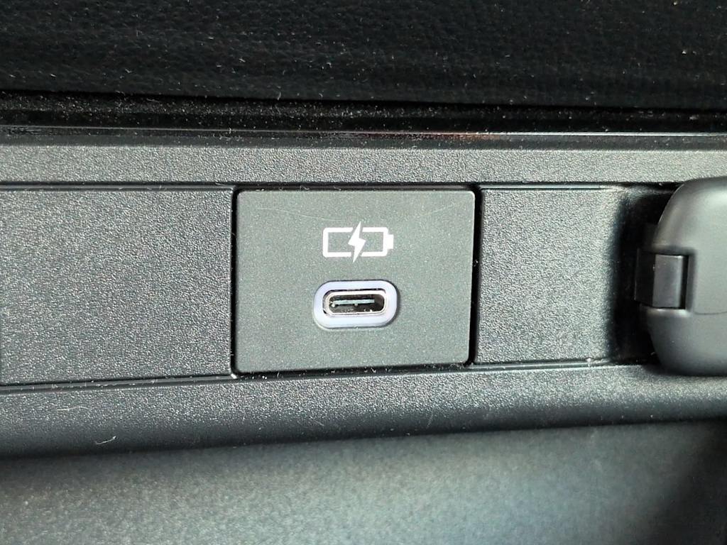 Thumbnail: 2026 Toyota Prius v - 23