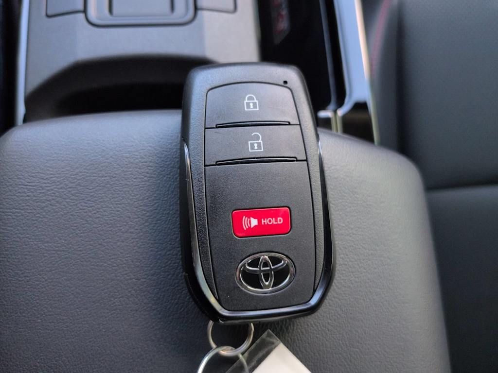 Thumbnail: 2026 Toyota Prius v - 15