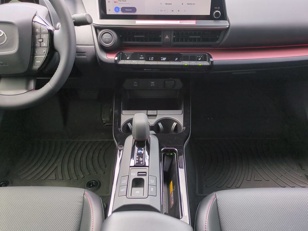 Thumbnail: 2026 Toyota Prius v - 13
