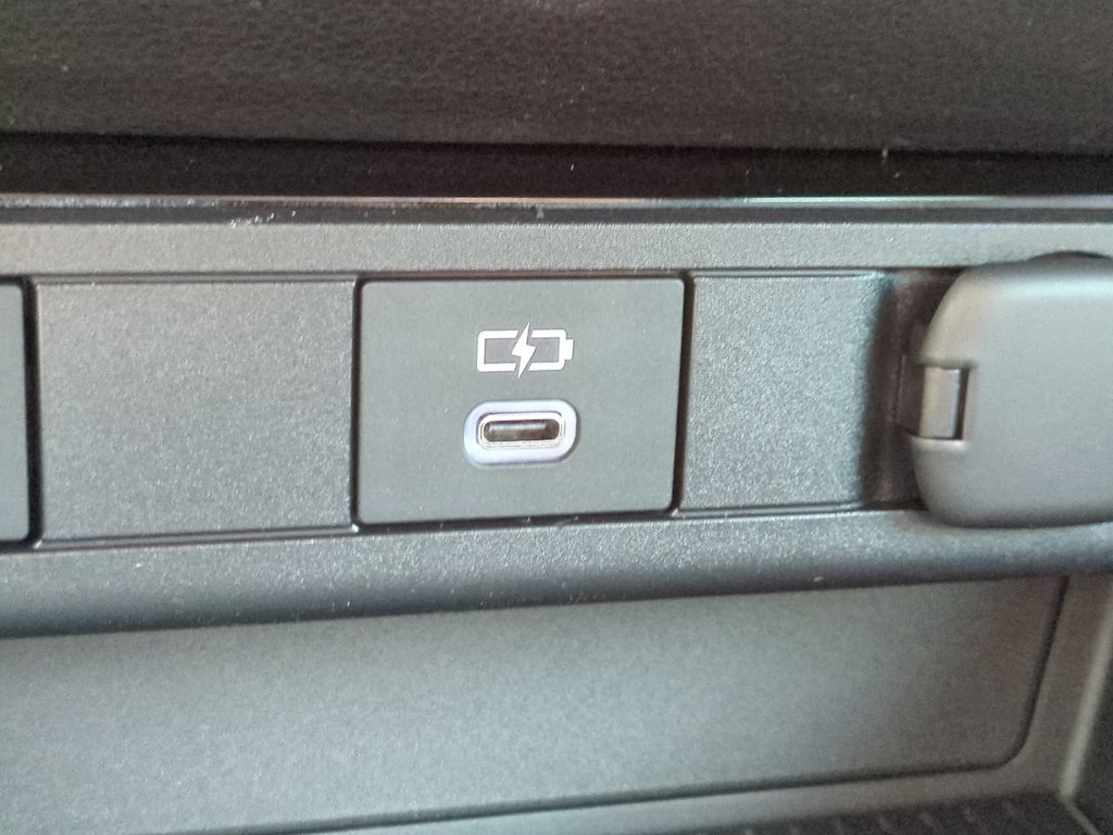 Thumbnail: 2026 Toyota Prius v - 23