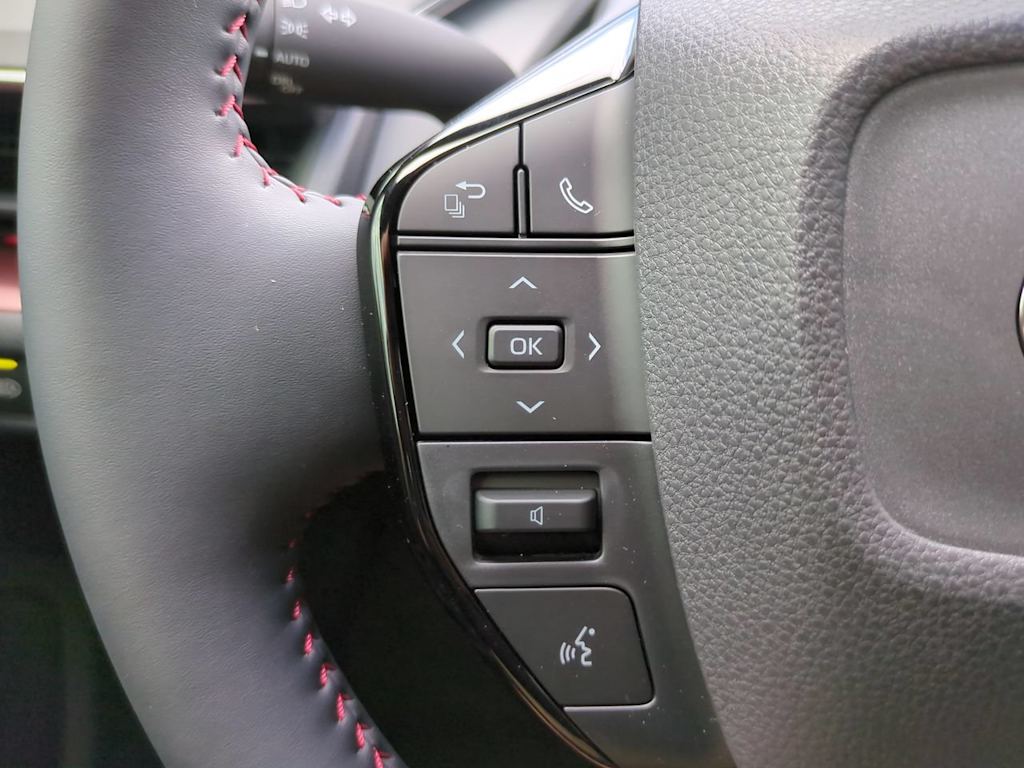 Thumbnail: 2026 Toyota Prius v - 26