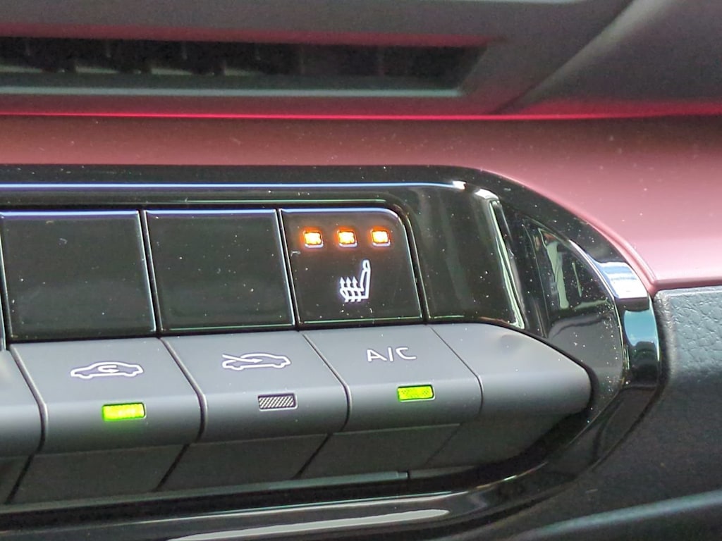 Thumbnail: 2026 Toyota Prius v - 24